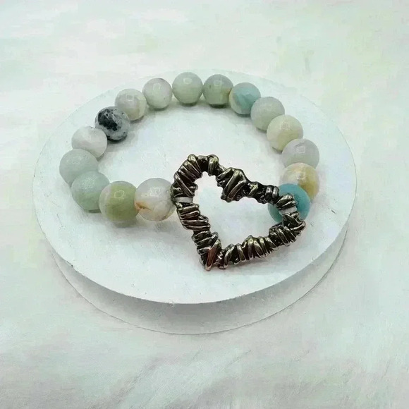 Delicate Stone Beads Hollow Heart Bracelet - Picture 3 of 5